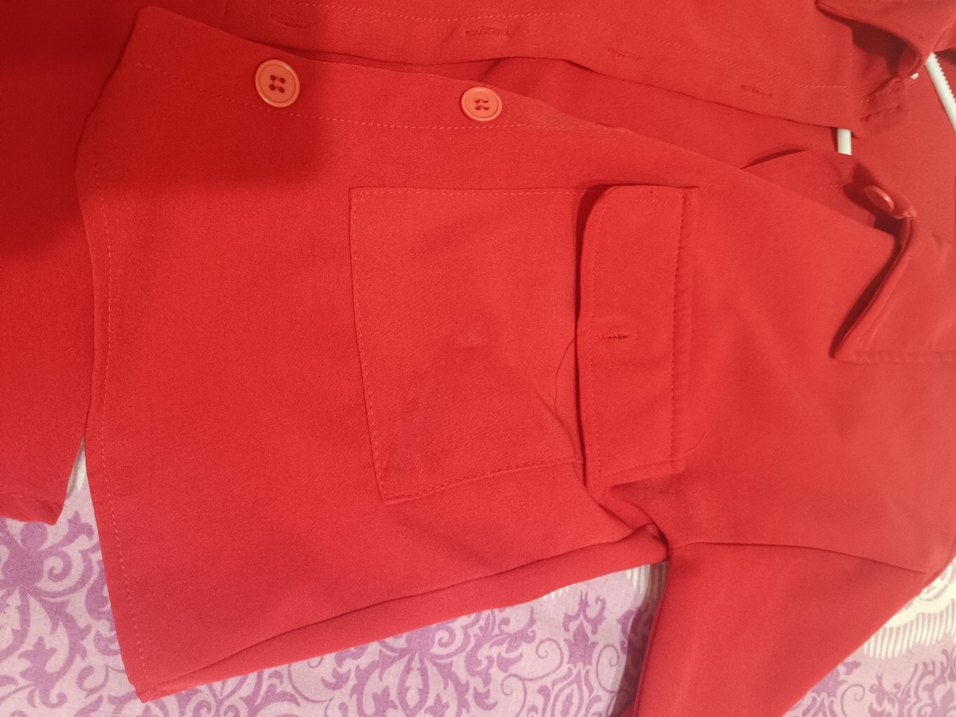 Kırmızı Düğmeli Kadın Keten Takım - Görsel 3