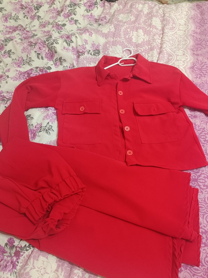 Kırmızı Düğmeli Kadın Keten Takım - Görsel 2