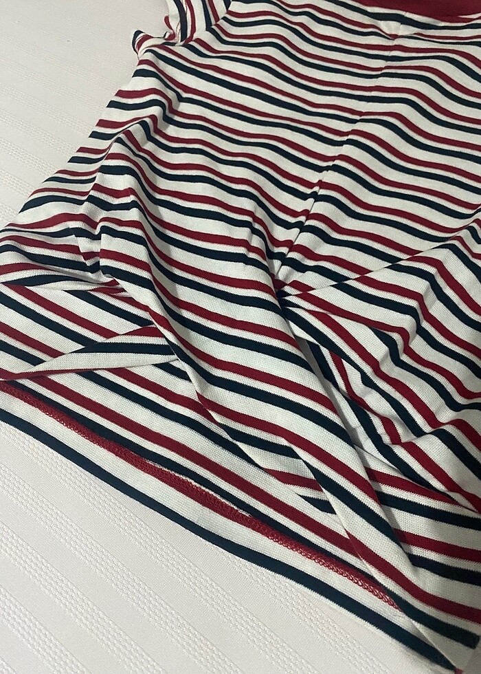 Kırmızı çizgili tişört - Görsel 3