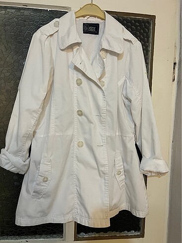 LC Waikiki Bayan trenchcoat