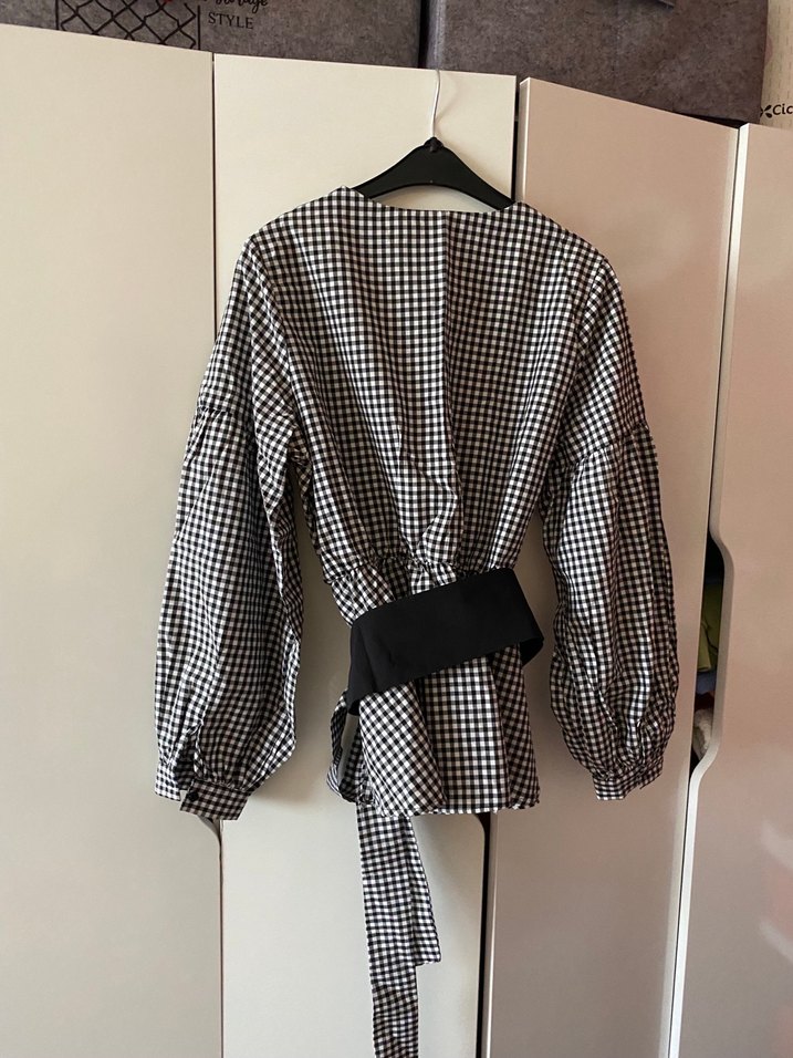 Kareli V Yaka Kemerli Kadın Bluz - Görsel 4