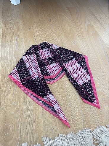 Zara Fular bandana