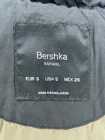 s Beden siyah Renk Bershka Mont %70 İndirimli.