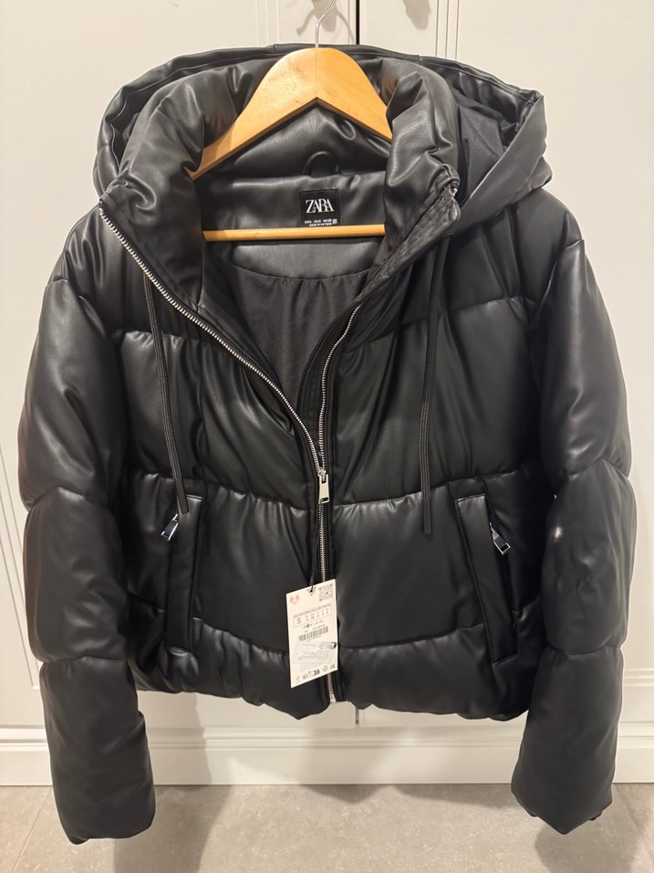 SIFIR ETİKETLİ ZARA Siyah Kapüşonlu Şişme Mont — görsel 3/10