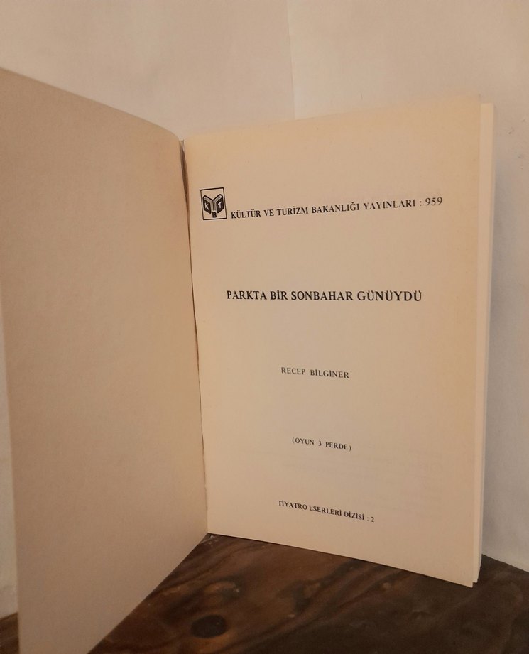 Parkta Bir Sonbahar Günüydü - Tiyatro Eserleri 2 - Görsel 4