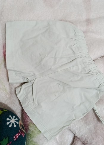 Nakışlı Beyaz Kız Şortu - Görsel 3