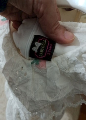 Kız Çocuk Beyaz Nakışlı Fırfırlı Elbise - Görsel 4