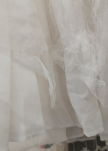 Kız Çocuk Beyaz Nakışlı Fırfırlı Elbise - Görsel 6