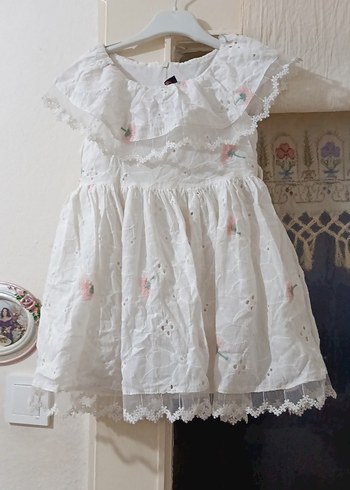 Kız Çocuk Beyaz Nakışlı Fırfırlı Elbise - Görsel 5