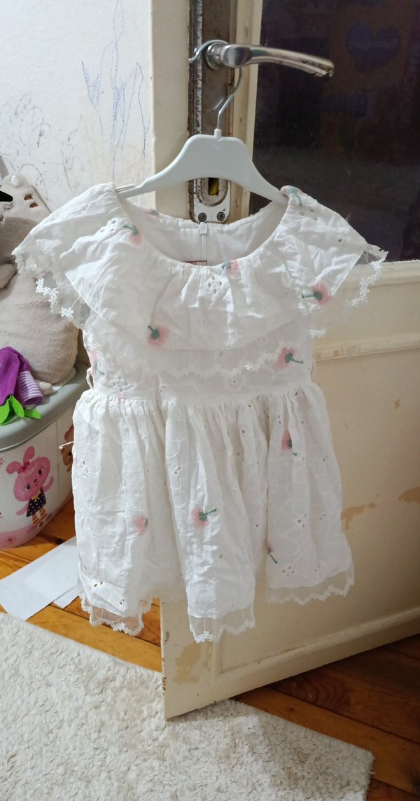 Kız Çocuk Beyaz Nakışlı Fırfırlı Elbise - Görsel 2