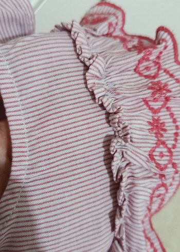 Pembe Nakışlı Fırfırlı Kolsuz Kız Elbisesi - Görsel 3