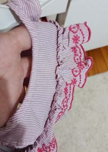 Pembe Nakışlı Fırfırlı Kolsuz Kız Elbisesi - Görsel 4