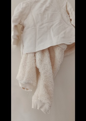 Nakışlı Krem Pofuduk Bebek Kız Takımı - Görsel 4