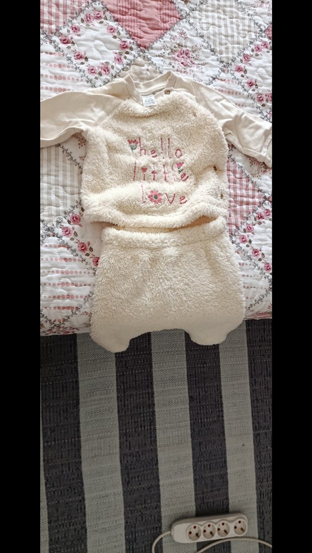 Nakışlı Krem Pofuduk Bebek Kız Takımı - Görsel 2