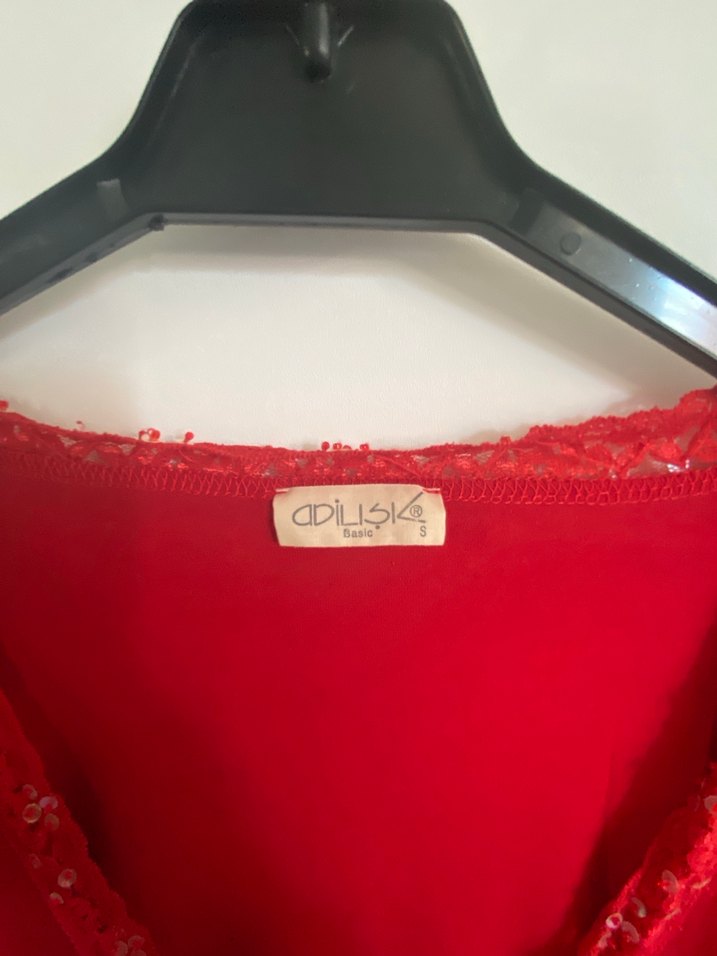 Adil Işık Kırmızı Drapeli V Yakalı Kadın Bluz - Görsel 2