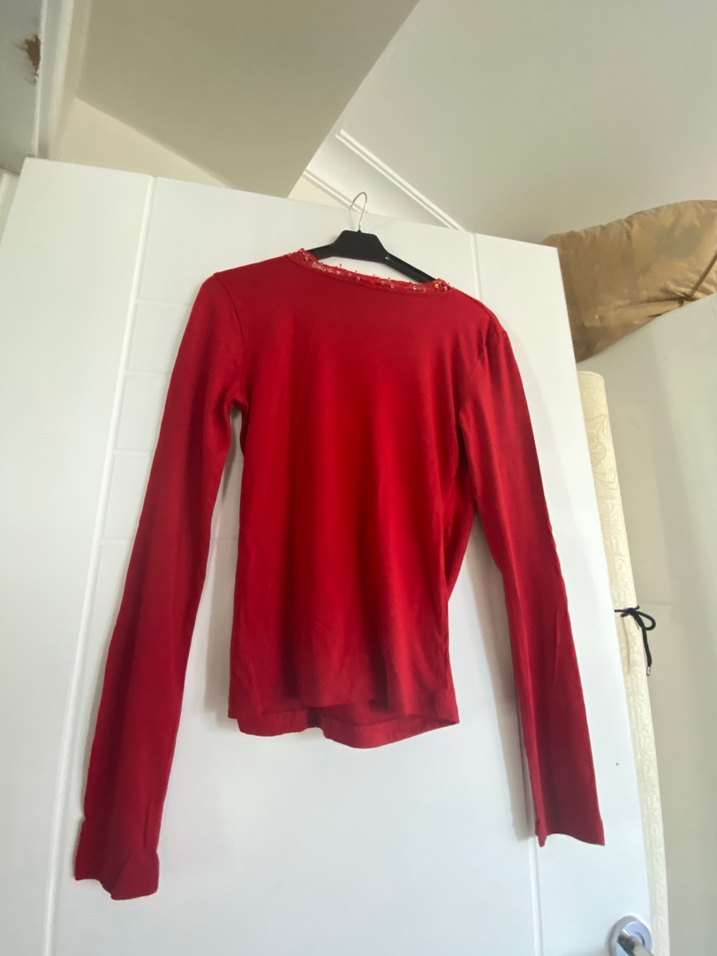 Adil Işık Kırmızı Drapeli V Yakalı Kadın Bluz - Görsel 3