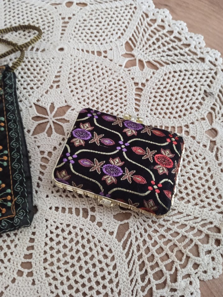 İşlemeli cüzdan ve ayna - Görsel 3