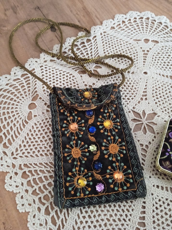 İşlemeli cüzdan ve ayna - Görsel 2