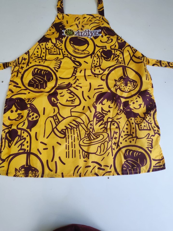 Baskılı Mutfak Önlüğü ve Bordo Şef Şapkası - Görsel 2