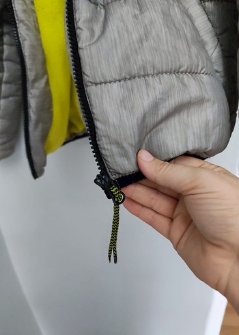 Gri Kapüşonlu Erkek Çocuk Mont - Görsel 3