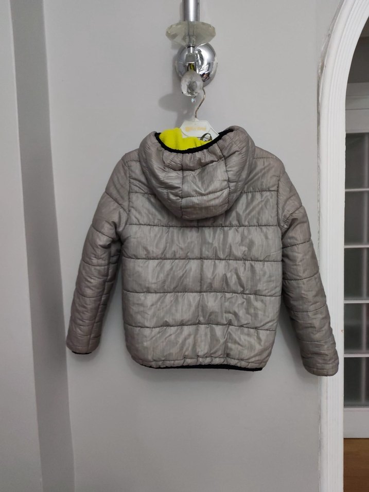 Gri Kapüşonlu Erkek Çocuk Mont - Görsel 2