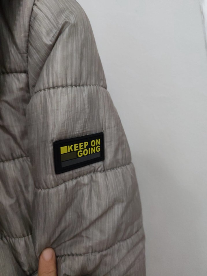 Gri Kapüşonlu Erkek Çocuk Mont - Görsel 5