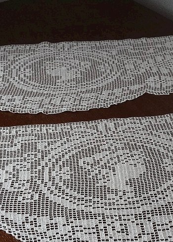 Beden beyaz Renk 2 adet dantel perde ucu.1 /98 cm uzunluğunda 34 cm eninde yeni.
