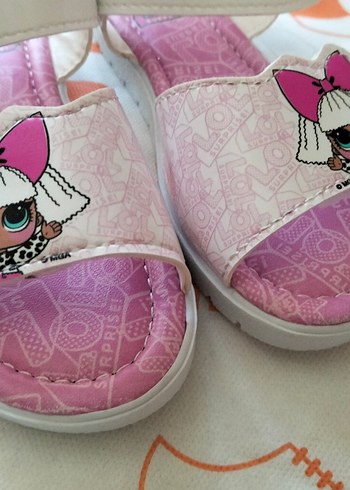 LOL baskılı renkli kız çocuk sandalet - Görsel 2