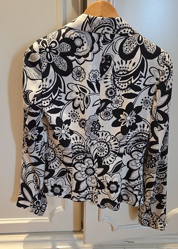 Düğmeli Siyah Beyaz Desenli Kadın Blazer - Görsel 3