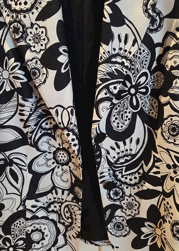 Düğmeli Siyah Beyaz Desenli Kadın Blazer - Görsel 4