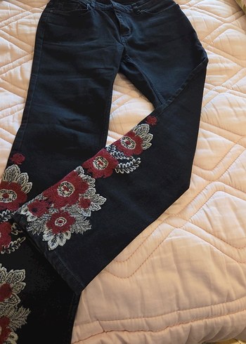 Nakışlı Siyah Kadın Kot Pantolon mango - Görsel 4