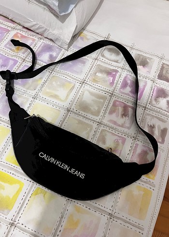 Calvin Klein Jeans Siyah Kemerli Çapraz Çanta