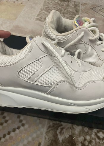 38 Beden Beyaz Bağcıklı Kadın Spor Ayakkabı