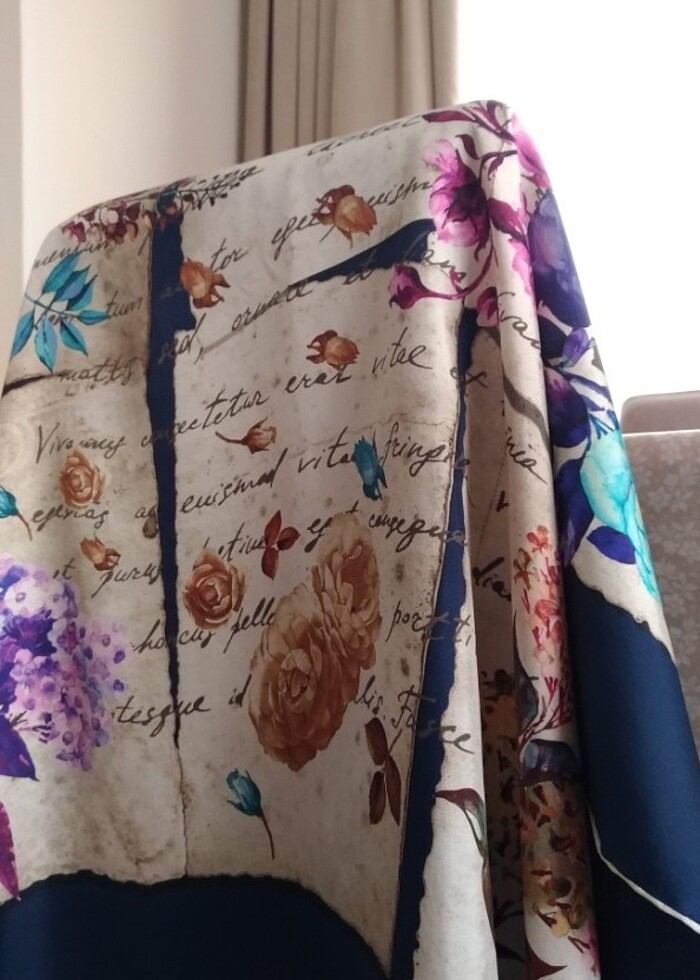 Armine ipek eşarp - Görsel 4