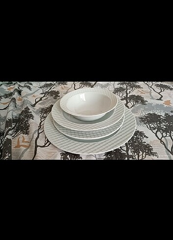 Ekose desenli yemek takımı 