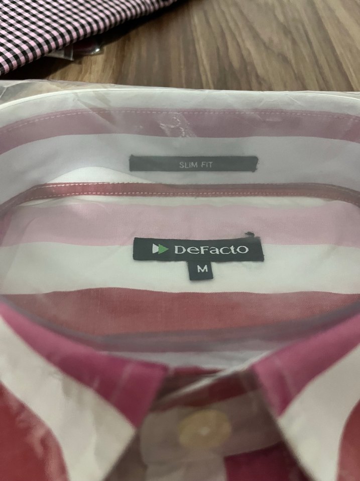 Düğmeli Pembe Çizgili Erkek Gömlek - Görsel 2