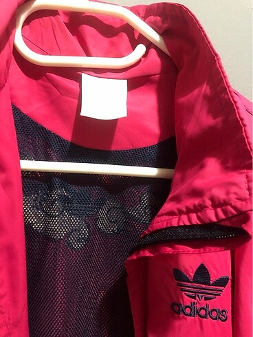 Adidas Orijinal bir üst