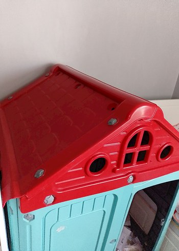 Diğer Çocuklar için renkli oyun evi