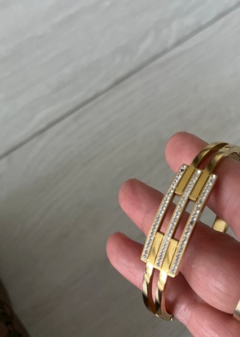 Kilitli Parlak Altın Kadın Bileklik - Görsel 3