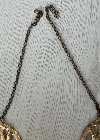 Altın Rengi Yılan Desenli Uzun Zincir Kolye - Görsel 3