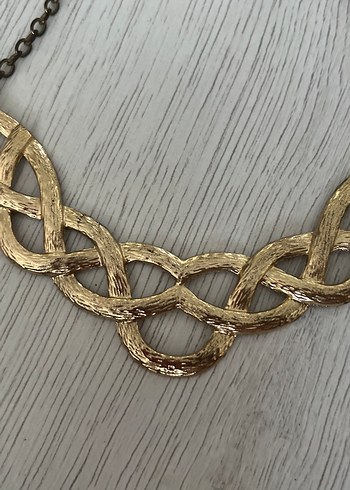 Altın Rengi Yılan Desenli Uzun Zincir Kolye - Görsel 2