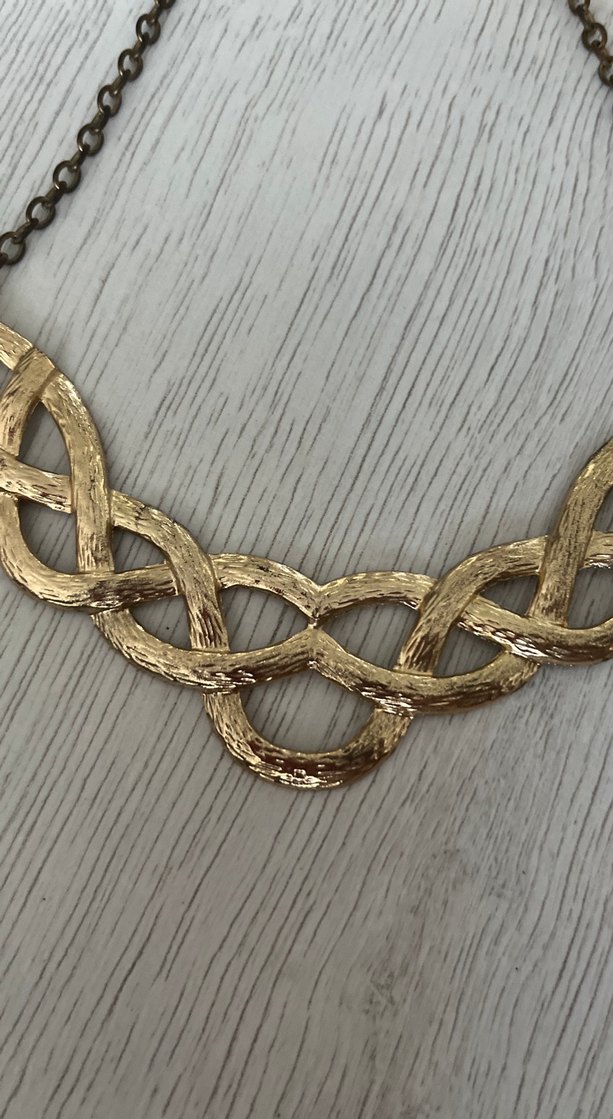 Altın Rengi Yılan Desenli Uzun Zincir Kolye - Görsel 2