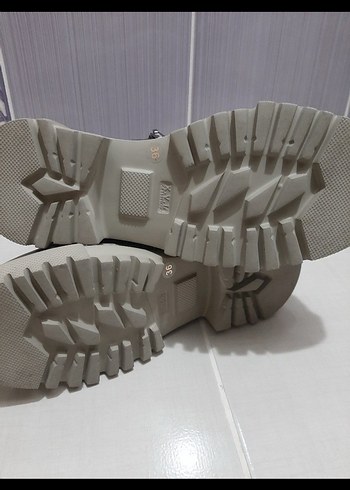 Gri Fermuarlı Platform Kadın Bot - Görsel 3