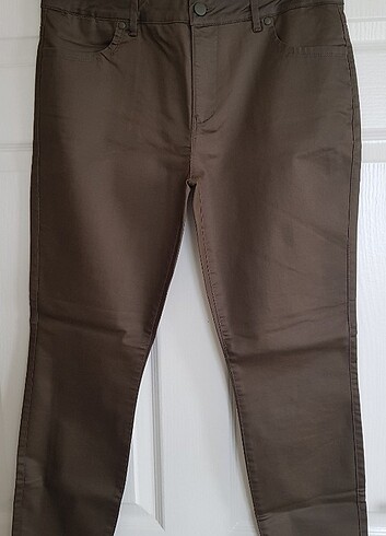 Fabrika haki yeşil pantolon