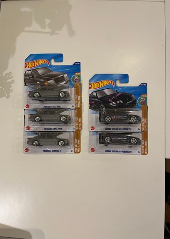 Hot Wheels Mercedes / Nissan