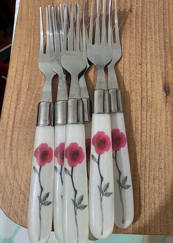 Beden beyaz Renk Çiçek Desenli Beyaz Saplı Çatal Kaşık Set Bir pasta çatalı eksik
