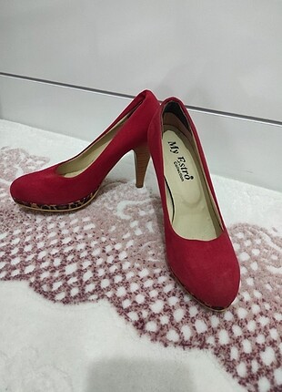 Kırmızı ayakkabi