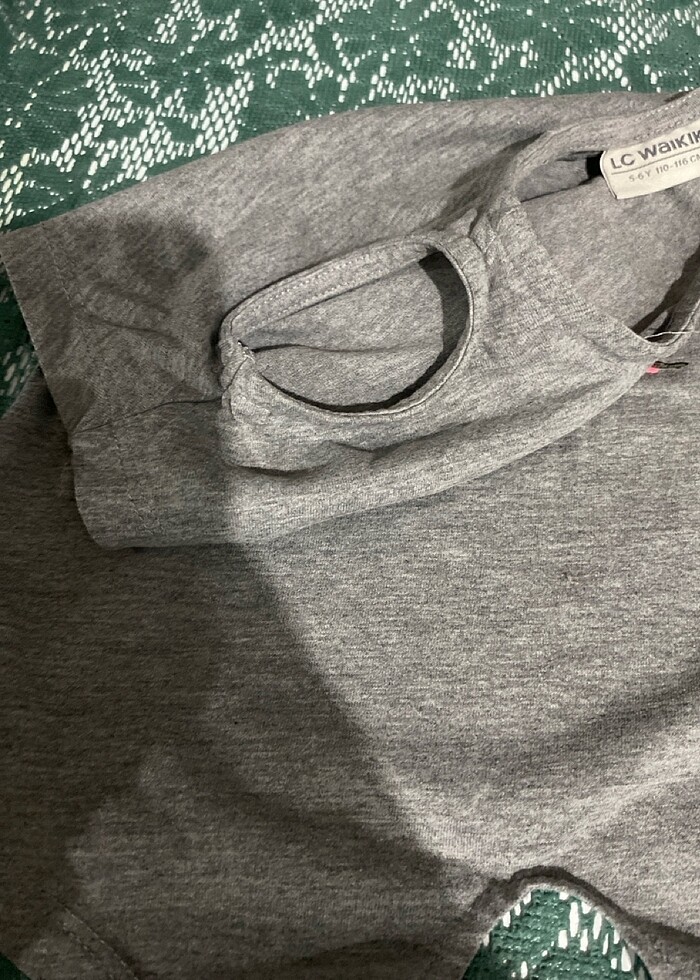 Gri crop bağlama tişört - Görsel 4