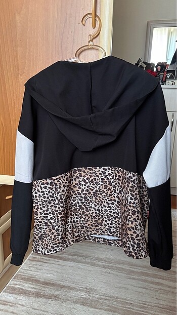 38 Beden Leopar detaylı eşofman takımı