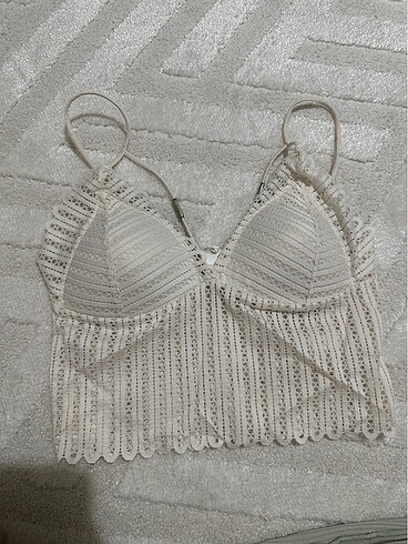 pemti beyaz dantelli bralet